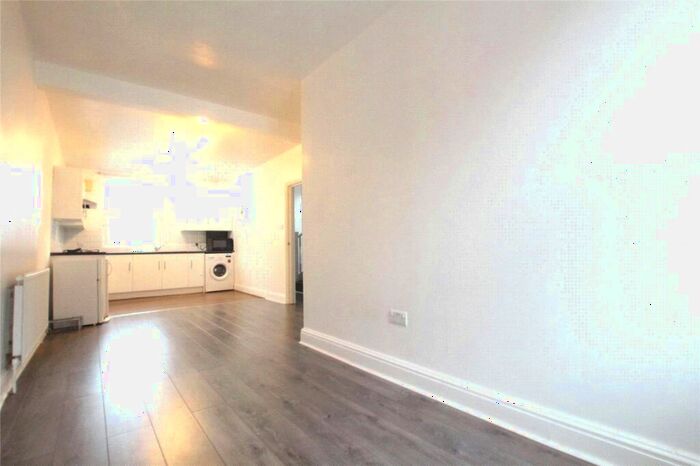3 Bedroom Duplex To Rent In Settles Street, London, E1
