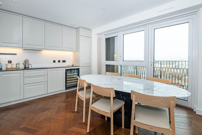 4 Bedroom Flat To Rent In Brook Street, Kingston Upon Thames, KT1