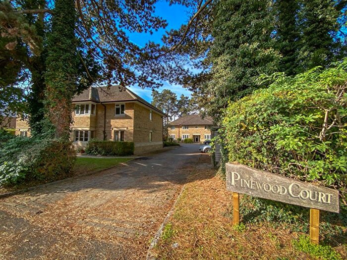 2 Bedroom Flat To Rent In Burford Road, Carterton, Oxfordshire, OX18