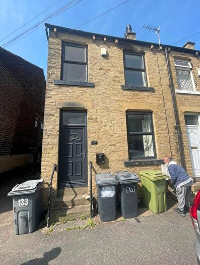 2 Bedroom End Terrace House To Rent In South Parade, Cleckheaton, BD19