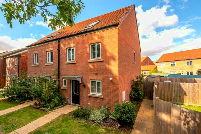 3 Bedroom Semi-Detached House To Rent In Wincanton Way, Bourne, Lincolnshire, PE10