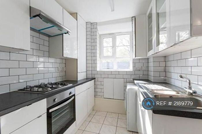 3 Bedroom Flat To Rent In Hathaway House, London, N1