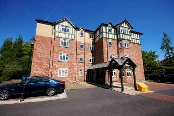 2 Bedroom Flat To Rent In St James Court, Moorland Road, Didsbury Village, M20