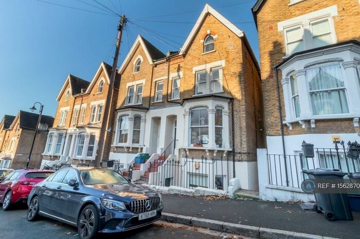 1 Bedroom Flat To Rent In Rockmount Road, London, SE19