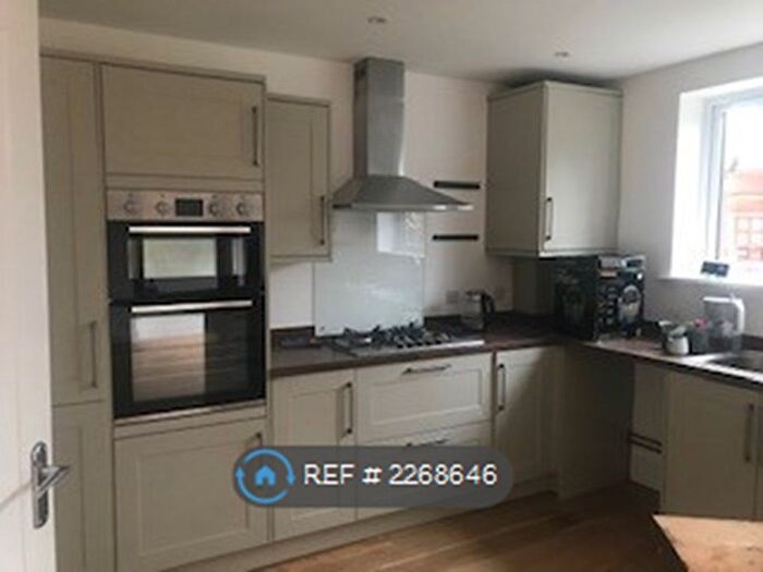 3 Bedroom Detached House To Rent In Lordswood Road, Southampton, SO16