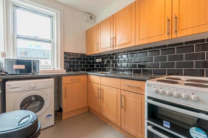 2 Bedroom Flat To Rent In Simon Square, Edinburgh, EH8