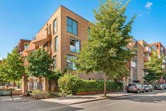 1 Bedroom Apartment For Sale In Southampton Way, London, SE5