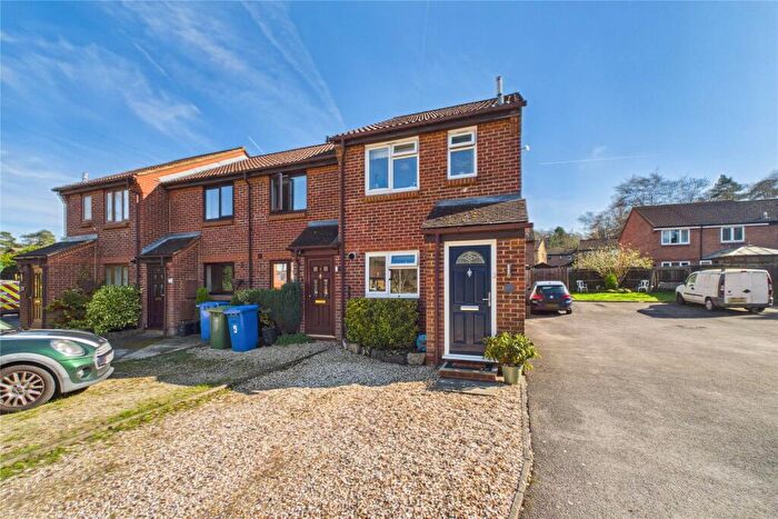 2 Bedroom End Of Terrace House For Sale In Upavon Gardens, Bracknell, Berkshire, RG12