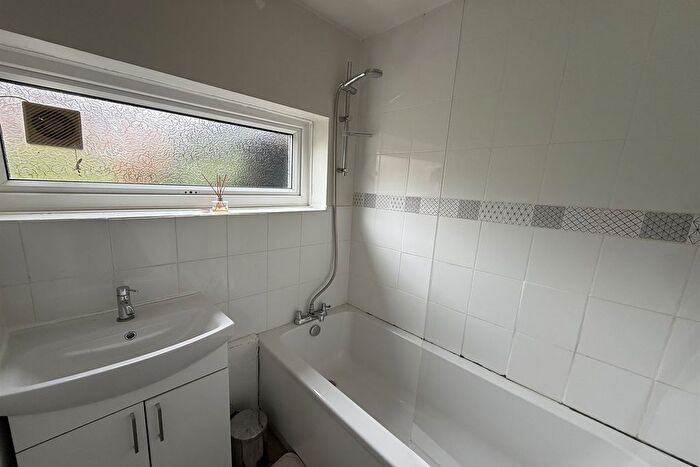 2 Bedroom Flat To Rent In Harboro Road, Sale, M33