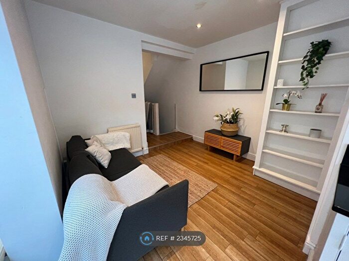 2 Bedroom Flat To Rent In Chatto Road, London, SW11