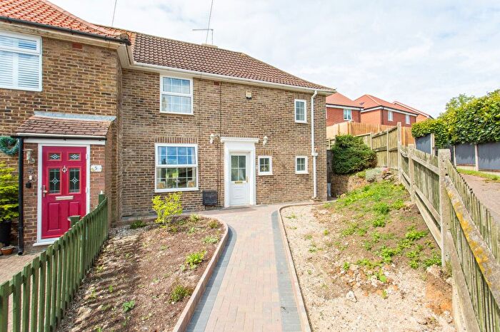 3 Bedroom Semi-detached House For Sale In Burgess Road, Aylesham, Canterbury, Kent, CT3
