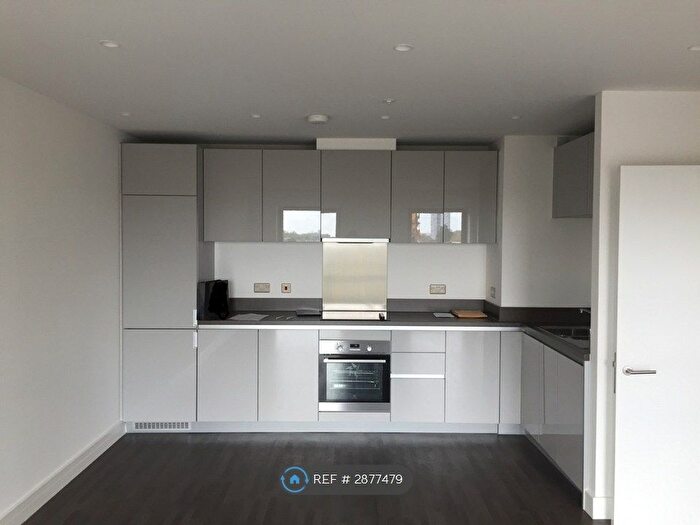 2 Bedroom Flat To Rent In Rathbone Market, London, E16