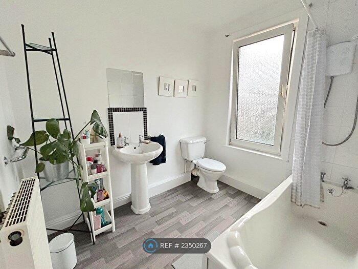 4 Bedroom Terraced House To Rent In St. Anns Avenue, Leeds, LS4