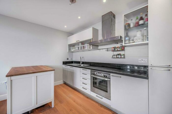 2 Bedroom Apartment To Rent In Crouch Hall Road, Crouch End, N8