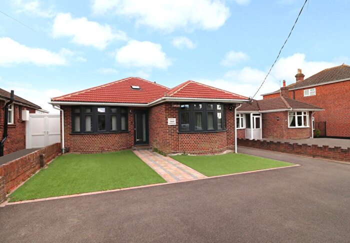3 Bedroom Detached Bungalow For Sale In Portsmouth Road, Bursledon, SO31