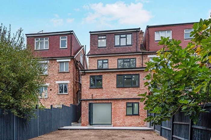 5 Bedroom Semi-Detached House For Sale In Fernwood Crescent, London, N20