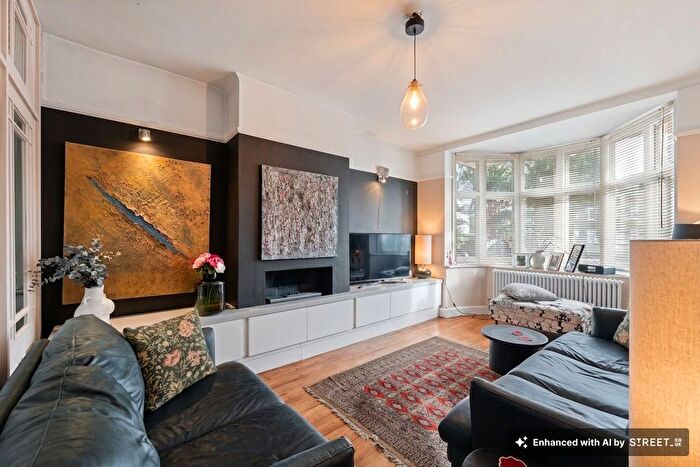 3 Bedroom Link Detached House For Sale In Bramley Hill, South Croydon, CR2