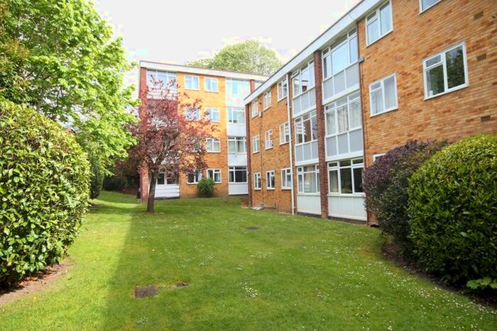 2 Bedroom Flat For Sale In Radstone Court, Woking, GU22