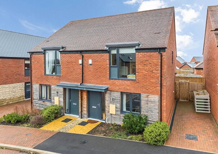 2 Bedroom Semi Detached House For Sale In Rawlinson Close, Radley, OX14