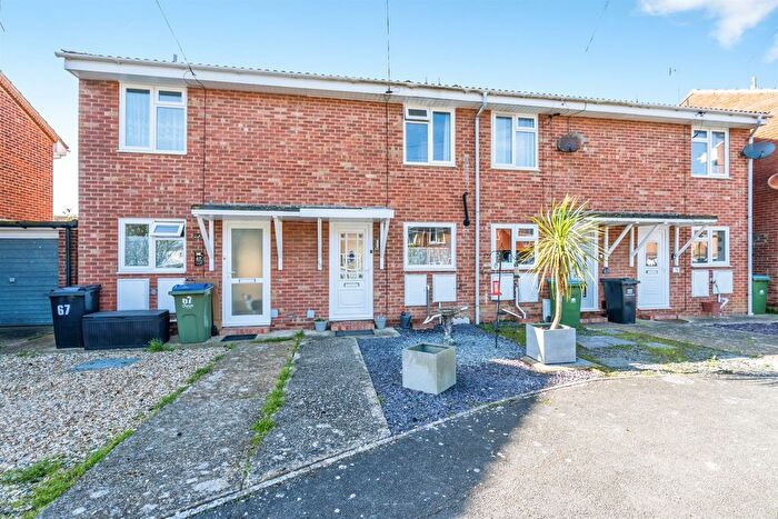 2 Bedroom Terraced House For Sale In Stoneage Close, Bognor Regis, PO22