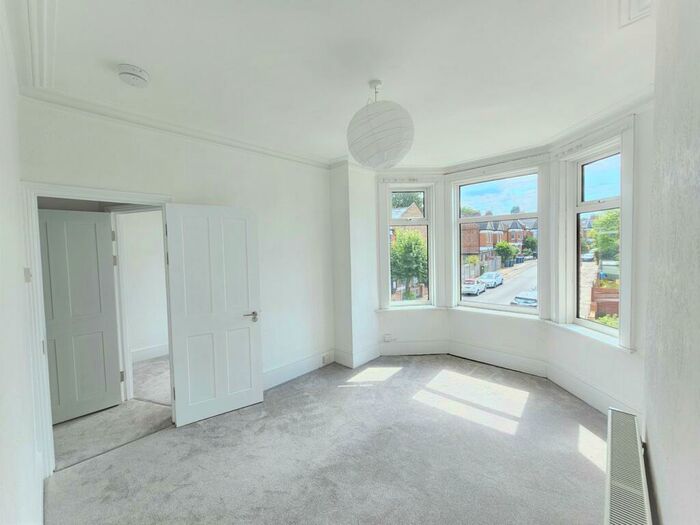 3 Bedroom Flat To Rent In Manor Park Road, London, N2