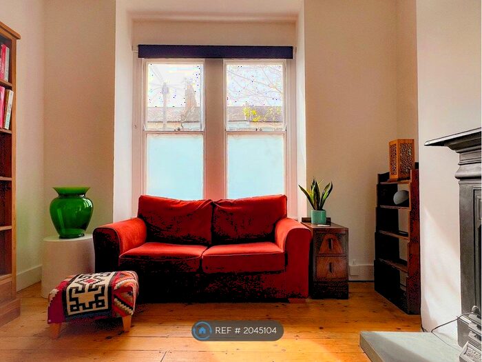 1 Bedroom Flat To Rent In Nutcroft Road, London, SE15