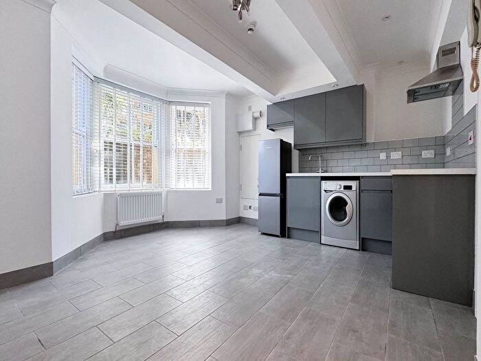 1 Bedroom Flat To Rent In The Parade, Cathays, CF24