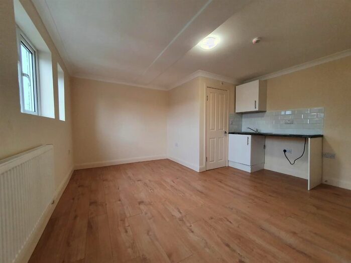 Studio To Rent In Rivulet Road, London, N17