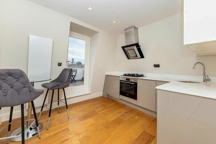 Studio To Rent In New Kings Road, London, SW6