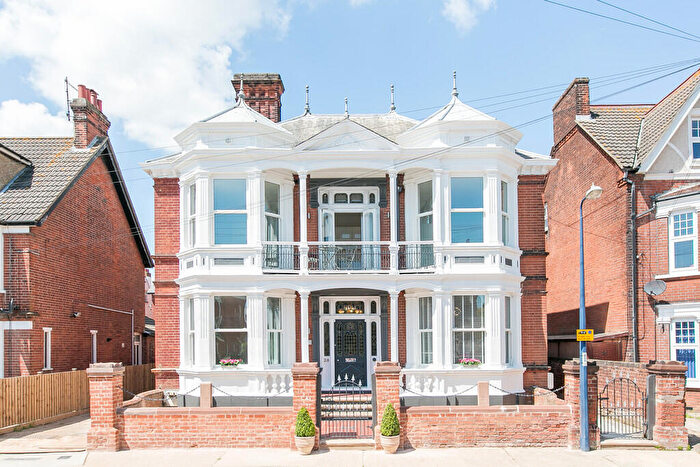 2 Bedroom Apartment For Sale In Flat Lindley House, Leopold Road, IP11