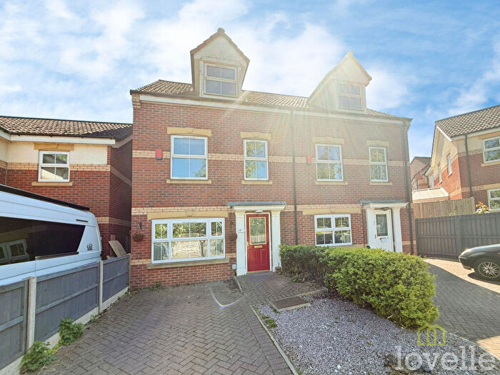 4 Bedroom Semi-Detached House For Sale In Heron Drive, Gainsborough, DN21