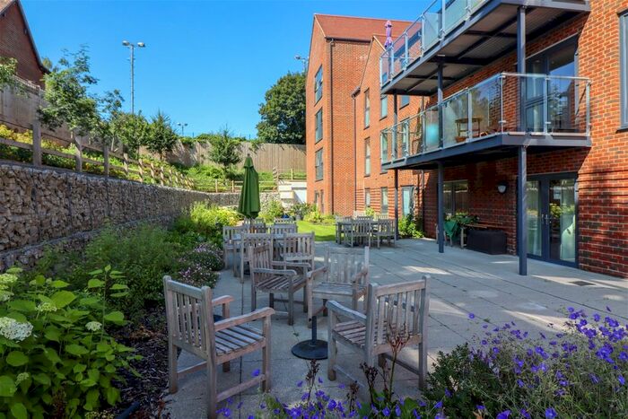 2 Bedroom Flat For Sale In The Dean, Alresford, SO24