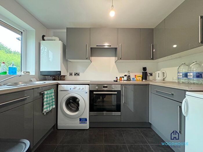 1 Bedroom Flat To Rent In Greenway Close, London, N11