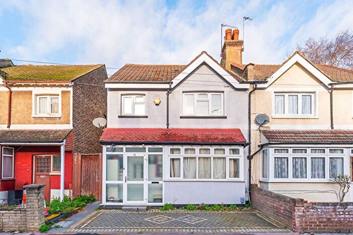 4 Bedroom Semi-Detached House To Rent In Elmwood Road, Croydon, CR0