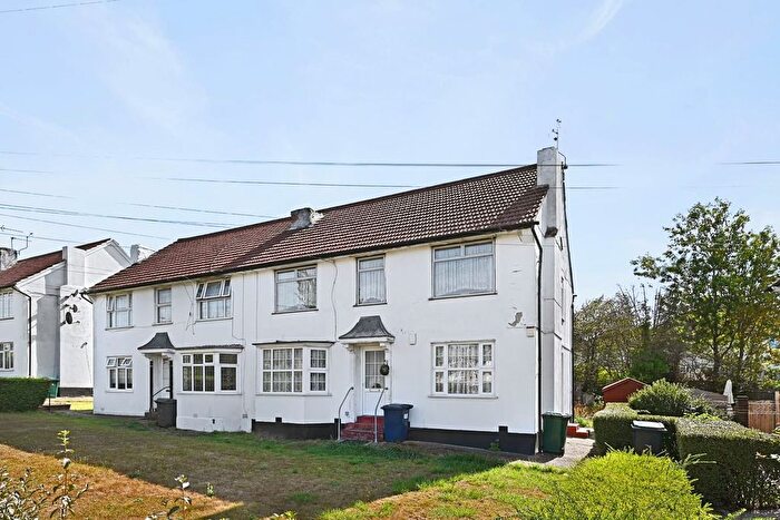 2 Bedroom Villa For Sale In The Fairway, London, NW7
