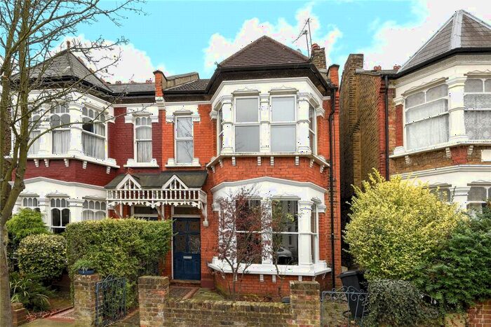 2 Bedroom Flat To Rent In Osborne Road, Palmers Green, London, N13