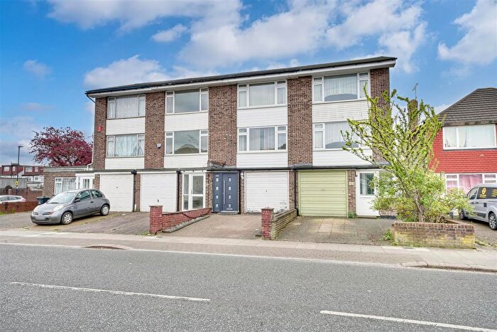 3 Bedroom Town House For Sale In Carterhatch Road, Enfield, EN3