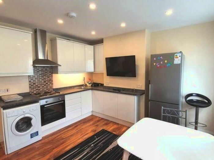 2 Bedroom Apartment To Rent In Barnfield Gardens, Plumstead, London, SE18