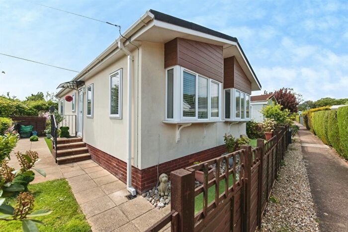 2 Bedroom Mobile/park Home For Sale In Cat Amp; Fiddle Park, Clyst St. Mary, Exeter, EX5