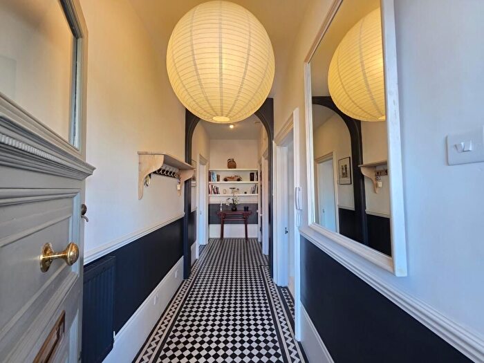 1 Bedroom Flat To Rent In Heathfield Park, London, NW2