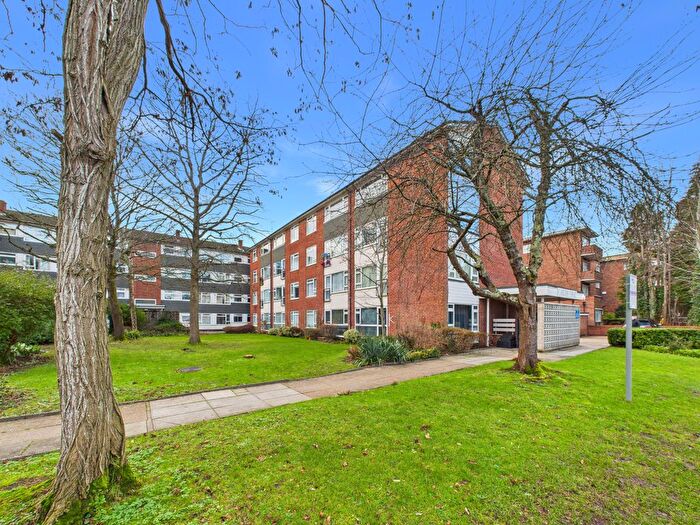 2 Bedroom Flat For Sale In Carlton Court, Hulse Road, SO15