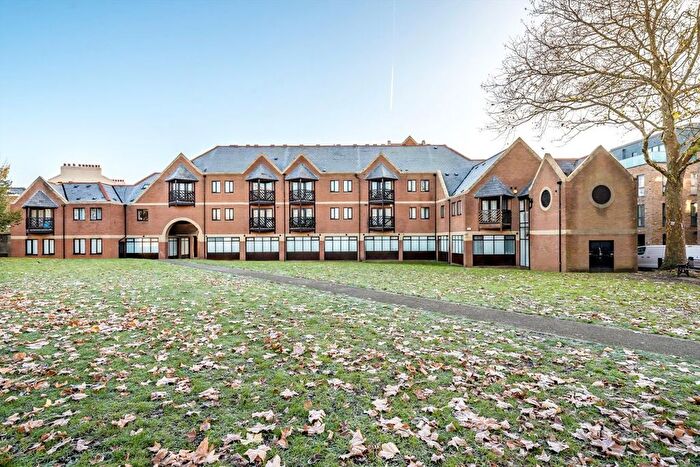 2 Bedroom Flat To Rent In Swan Street, Isleworth, TW7