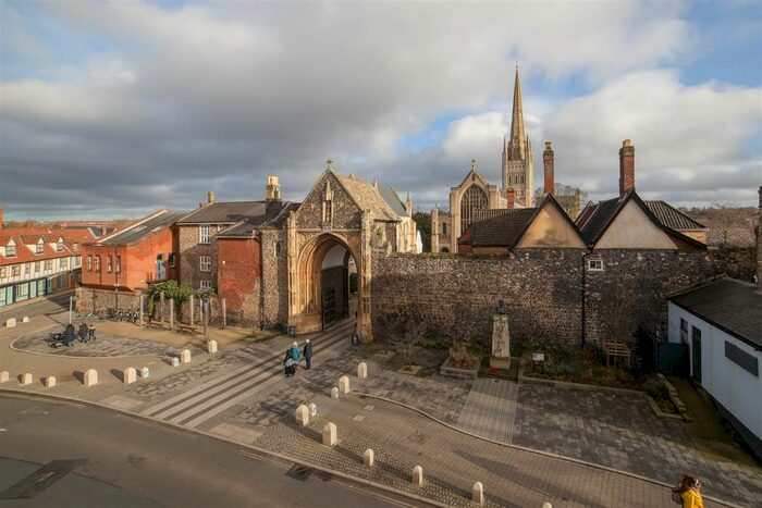 3 Bedroom Flat To Rent In Opposite The Cathedral, Norwich, NR3