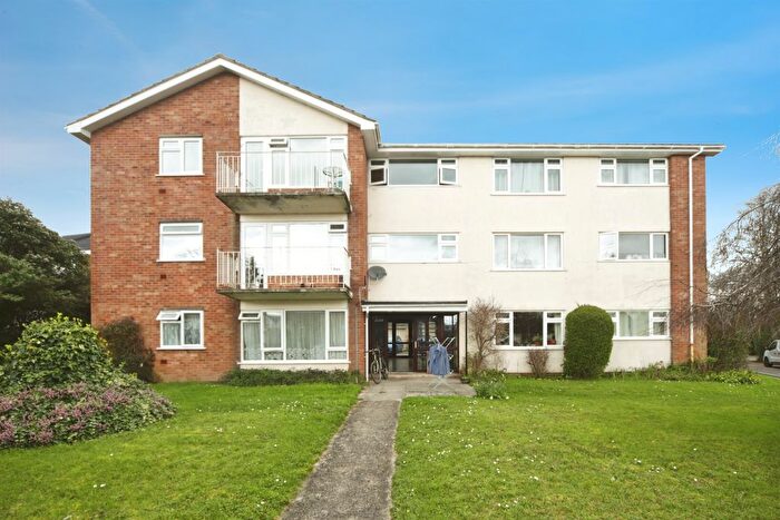 1 Bedroom Flat For Sale In Deane Drive, Taunton, TA1