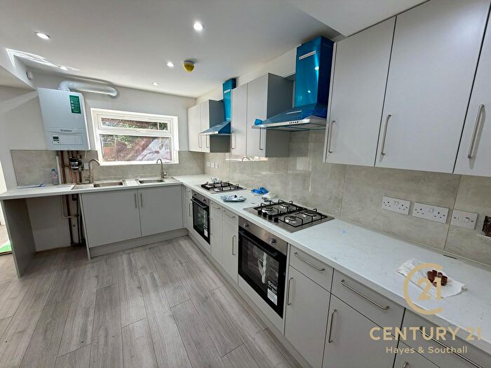 6 Bedroom End Of Terrace House To Rent In Maple Close, UB4