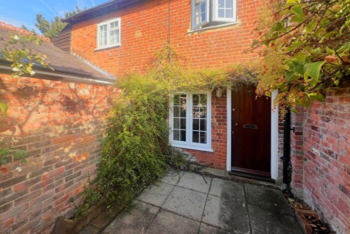 1 Bedroom Cottage To Rent In Grove Heath Road, Ripley, GU23