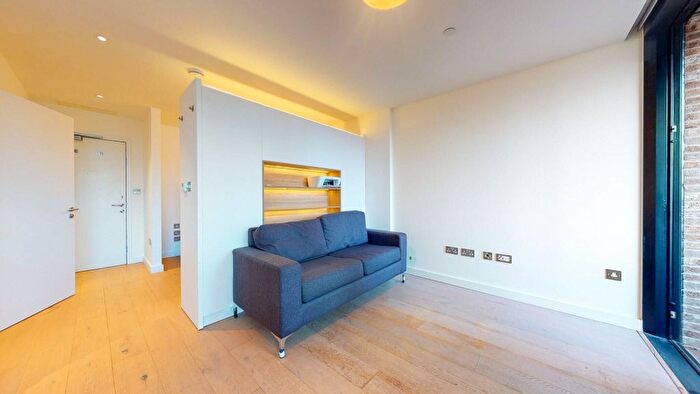 Studio To Rent In Highgate Hill, London, N19