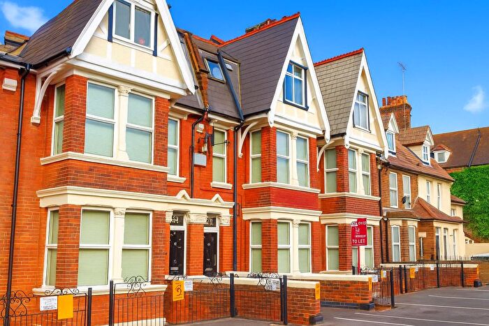 2 Bedroom Flat To Rent In New Road, Rochester, ME1