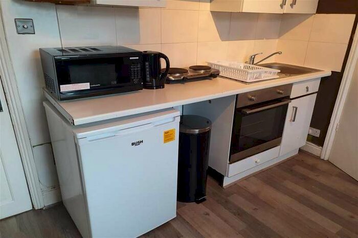 Flat To Rent In Hamilton Road, Golders Green, NW11