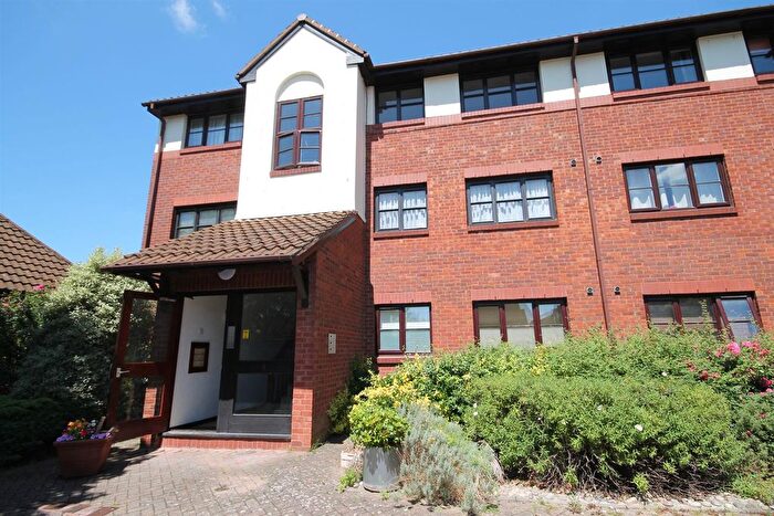 2 Bedroom Flat For Sale In Violet Close, Wallington, SM6